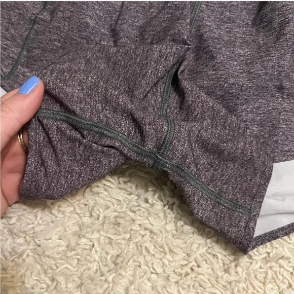 Lululemon Hotty Hot Short 2.5" size 10 - Picture 2 of 6
